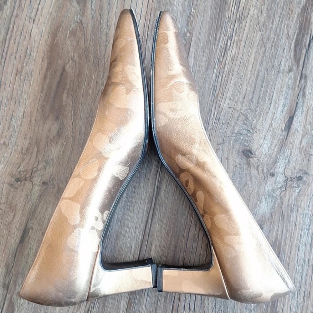 Stuart Weitzman Metallic Bronze Patterned Pumps - image 7